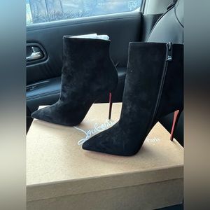 BRAND NEW - never worn in perfect condition.